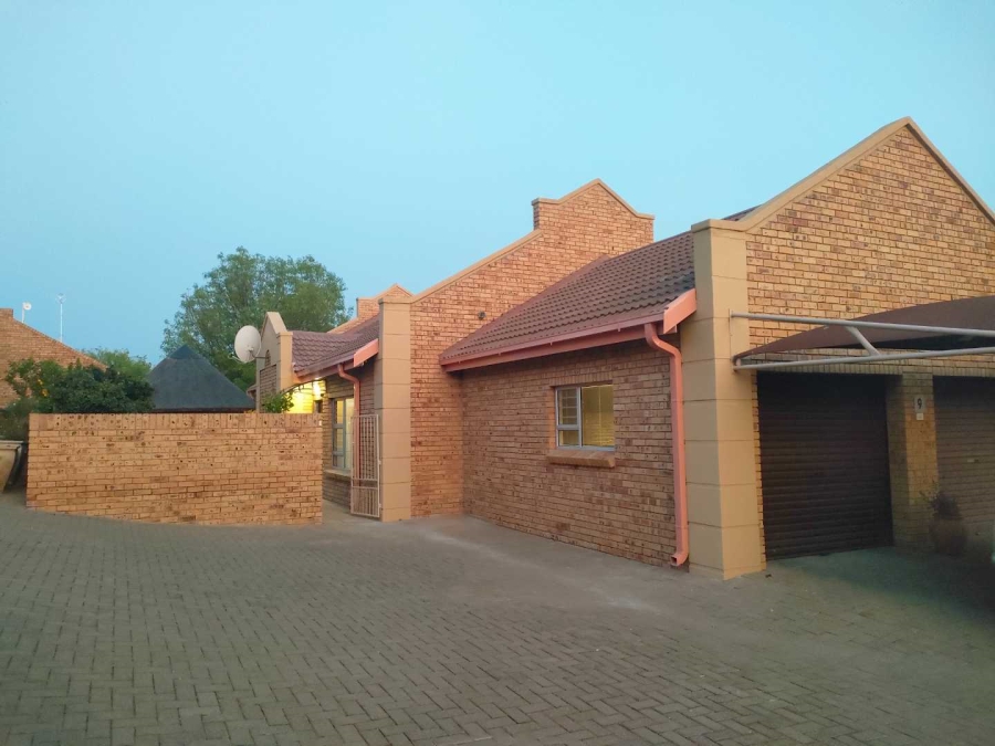 3 Bedroom Property for Sale in Langenhovenpark Free State